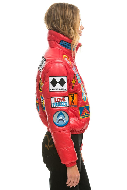 Aviator Nation VINTAGE PATCH APRES PUFFER JACKET - CHERRY GLOSSY