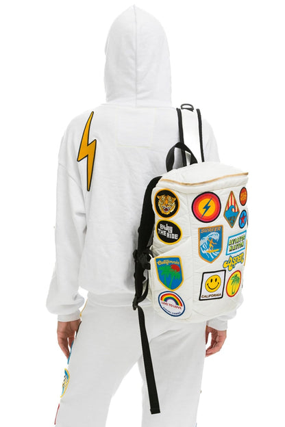Aviator Nation VINTAGE PATCH PUFFER BACKPACK - WHITE GLOSSY