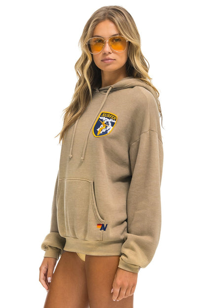Aviator Nation CALIFORNIA SURFER PATCH PULLOVER RELAXED HOODIE - FADED TAN